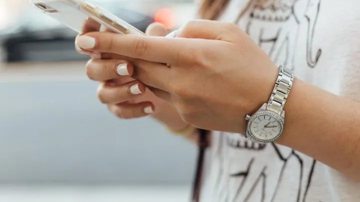 Pas op! In deze hitte kan je smartphone snel oververhit raken