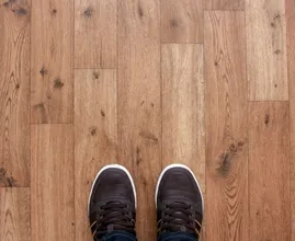 This is how you can remove black streaks from your wood floor