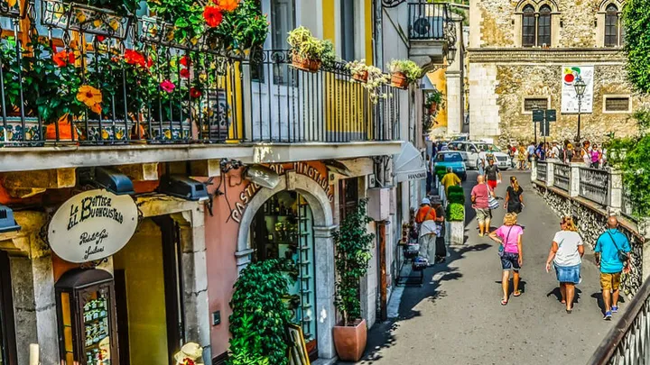 Op vakantie naar Italië? Als je dit vergeet kan het je een boete van 10.000 euro opleveren!