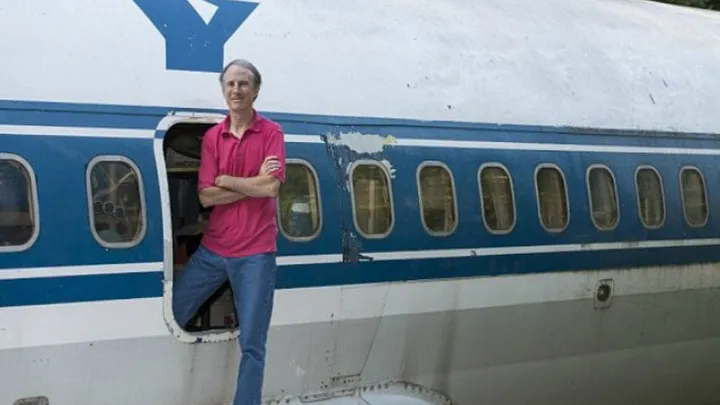 Cet homme a transformé un avion en sa maison et l’intérieur est assez spécial