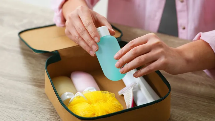 Zó zorg je ervoor dat je toiletartikelen niet gaan lekken tijdens een vliegreis