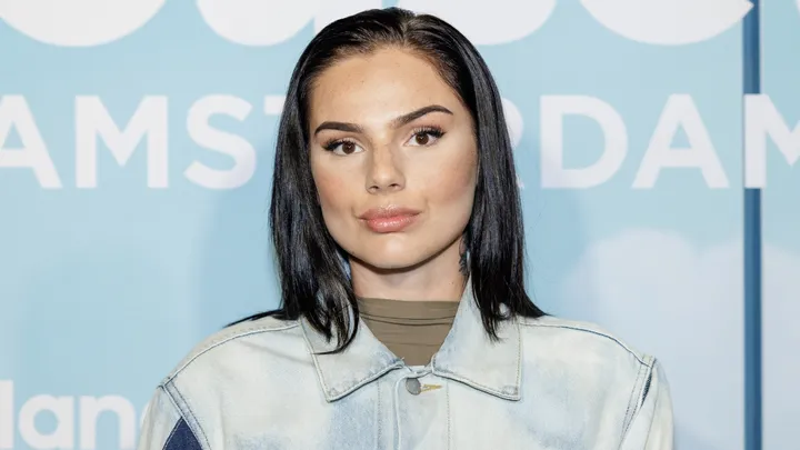 Je moet het maar willen: Famke Louise verkoopt haar gedragen ondergoed