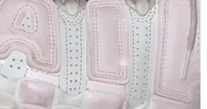 Roze of mintgroen: welke kleur hebben deze schoenen volgens jou?