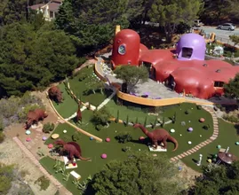 Lelijk of leuk: The Flintstone House in Californië
