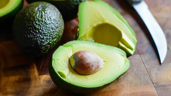 Die gesundheitlichen Vorteile von Avocados und die Gründe, warum Sie sie jeden Tag essen sollten!