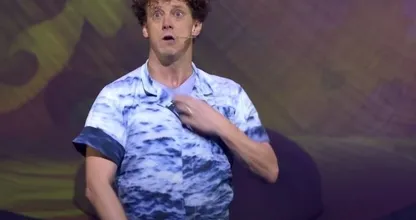 Buongiorno: Jochem Myjer stapt slaapdronken verkeerde camper binnen