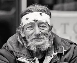 Homeless man finds wallet - when he sees what’s inside he immediately calls the police