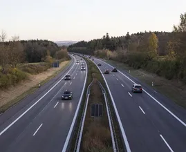 Kabinet overweegt: mogelijk ook in avond 100 kilometer per uur