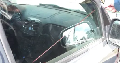 Schlüssel eingesperrt? Mit diesem Trick öffnest du die Autotür sofort