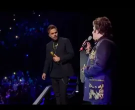 Kippenvelmoment: André Hazes zingt duet met zijn vader