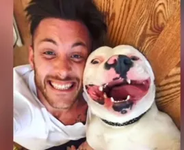 Warum nahm die Polizei diesem Mann seinen adoptierten Hund weg, nachdem er dieses Selfie ins Internet stellte?