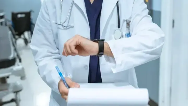 3 settimane dopo aver partorito due gemelli, la mamma si sente male - Il medico dopo l'ecografia: "Mi dispiace"
