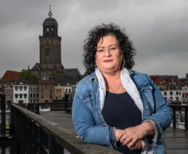 Caroline van der Plas deelt ‘ongecensureerde’ foto van haar kapsel