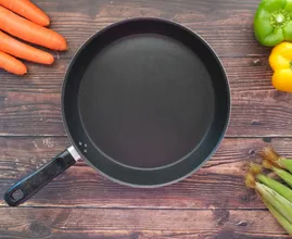 Find out: this is when you should replace your frying pan
