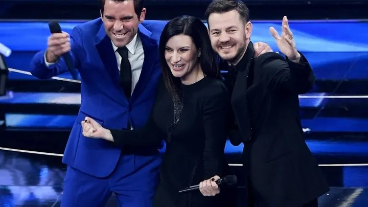 Aha: hier kun je de presentatoren van het Songfestival van kennen