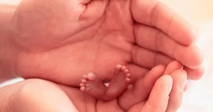 Schandalig! Ongeboren baby Jelle krijgt geen uitvaart van de verzekering! Zijn ouders moeten alles ZELF betalen!