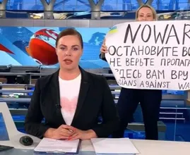Protest op Russische televisie: 'Wat een heldin is Marina'