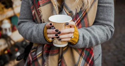 Le tue mani sono sempre congelate? Ecco cosa puoi fare