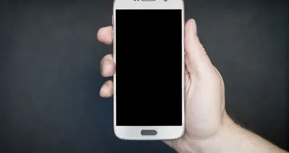 これが夜にスマホを充電すべきでない理由だ！！