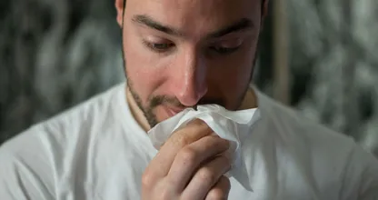 Dit is waarom mannen zo kunnen overdrijven als ze zich ziek voelen