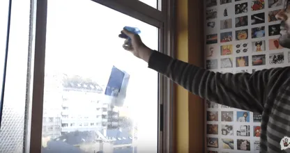Is het te koud in je huis? Plak dan DIT op je raam en het wordt direct warmer! Het werkt echt en is hartstikke goedkoop!