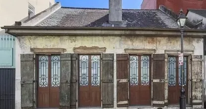 Dieses unscheinbare Haus ist $1.8 Millionen wert. Du glaubst uns nicht? Schau es dir von innen an!