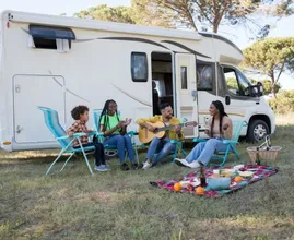 Aha! Zoveel dagen mag je camper of caravan thuis voor de deur staan