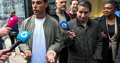 Ali B emotioneel tijdens rechtszaak: 'Wachten op de eerste zelfmoord'