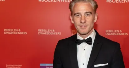 Art Rooijakkers reageert op verkoudheid tijdens uitzending Jinek