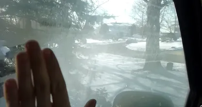 SO sorgst du dafür, dass deine Fenster bei diesem kalten Wetter nicht mehr von innen beschlagen! Super praktisch!