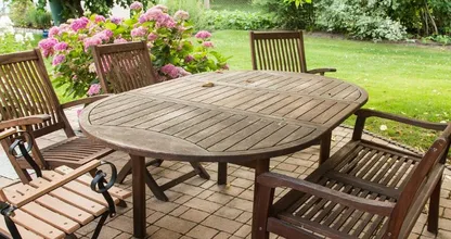 Met deze truc haal je gemakkelijk deuken uit je houten meubelen