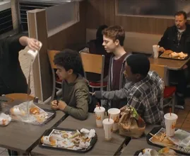 Reakcja klientów Burger Kinga na zastraszanie chłopca
