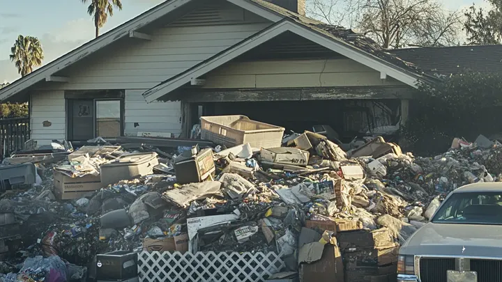 This 87-Year-Old Woman Has Not Cleaned Her House in 60+ Years – See the Photos
