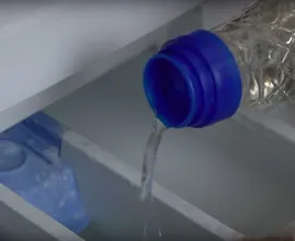 ¡Estos son 8 simples consejos de limpieza usando solo un poco de vinagre! ¡Increíble!