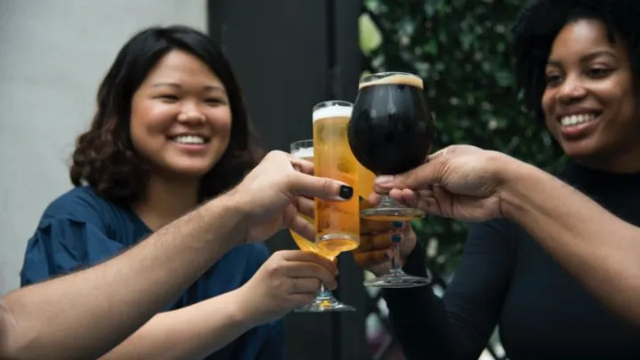 Kunnen vrouwen echt slechter tegen alcohol?