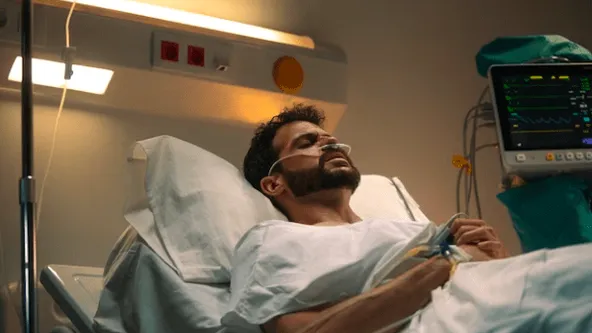 Μετά από πενταετή κώμα, ο άνδρας ξυπνάει για να ακούσει το γιατρό να λέει: "Λυπάμαι"
