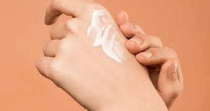 Heb jij ook zo'n last van een droge huid? Dan moet je eens stoppen met DEZE vijf dingen te doen!