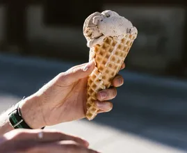 Een ijsje eten in Rome? Je kan er een boete van 250 euro voor krijgen