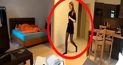 Haushälterin hatte keine Ahnung, dass sie gefilmt wurde - was der Besitzer aufnahm, war seltsam