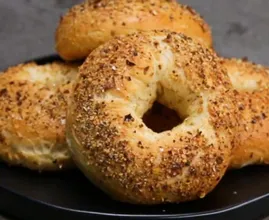 So machst du die leckersten Bagels mit nur 3 (!) Zutaten selbst!