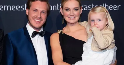 Maxime Meiland showt vol trots groeiende babybuik