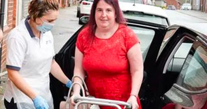Vrouw wordt wakker na coronacoma van 7 weken en ontdekt iets spectaculairs