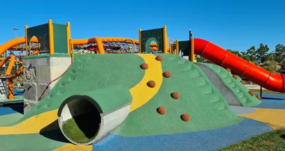 Students raise $300.000 for an inclusive playground
