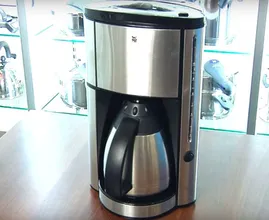 Your coffee maker is dirtier than you might think, but this is how you clean it!