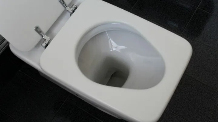 Αυτό είναι τι λέει το χρώμα των ούρων για την υγεία σας
