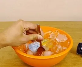 WOW: Mit diesem Trick ist dein zu heißes Getränk innerhalb von 2 (!!!) Minuten abgekühlt!