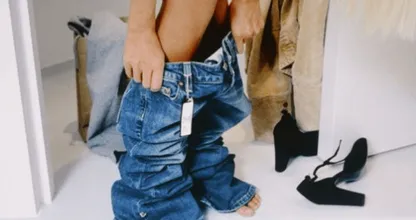 Lifehack: ZO pas je een broek zonder hem te passen! Super handig dit!