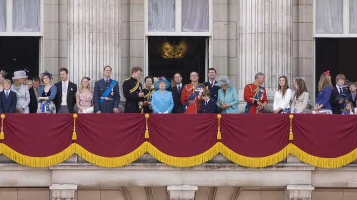 17 Weird Things You Didn't Know The British Royal Family Can't Do