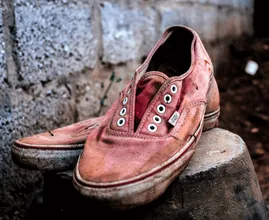 Questi consigli ti aiuteranno a sbarazzarti dell'odore indesiderato delle tue scarpe