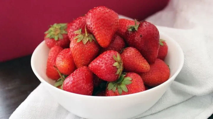 This is why you should blow-dry strawberries after buying them